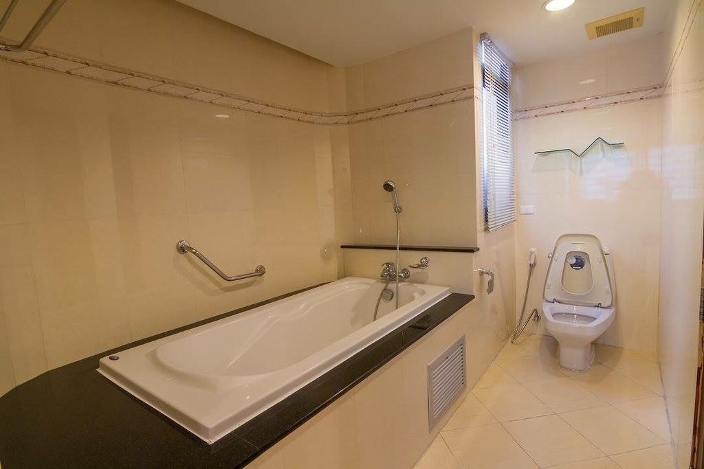 Antique Palace Apartment Бангкок Экстерьер фото